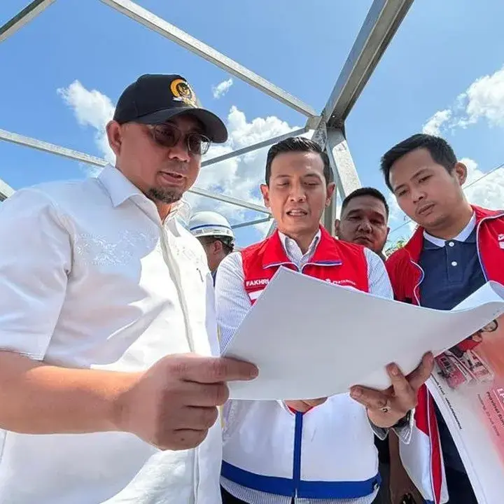 Gangguan Jembatan Bungus Picu Antrean BBM di Sumbar, Andre Rosiade Pastikan Stok Aman