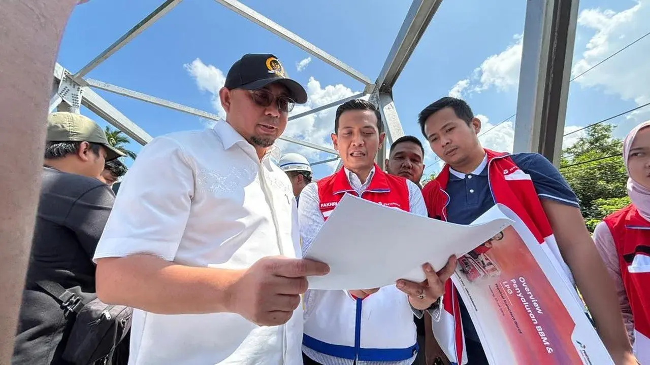 Gangguan Jembatan Bungus Picu Antrean BBM di Sumbar, Andre Rosiade Pastikan Stok Aman