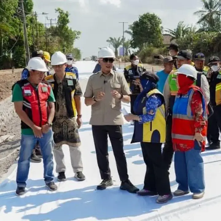 Gubernur Lampung Tinjau Perbaikan Jalan Gunung Sugih–Kota Gajah, Tekankan Pengawasan Ketat