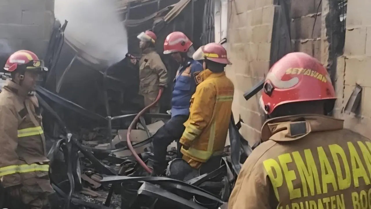 Gudang Spare Part Motor di Bogor Terbakar, Diduga Korsleting Listrik