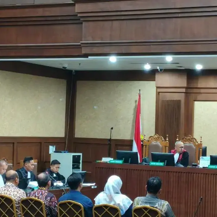 Hakim Tenangkan Perdebatan Sidang Eks Ketua Ombudsman: “Terserah Saksilah”