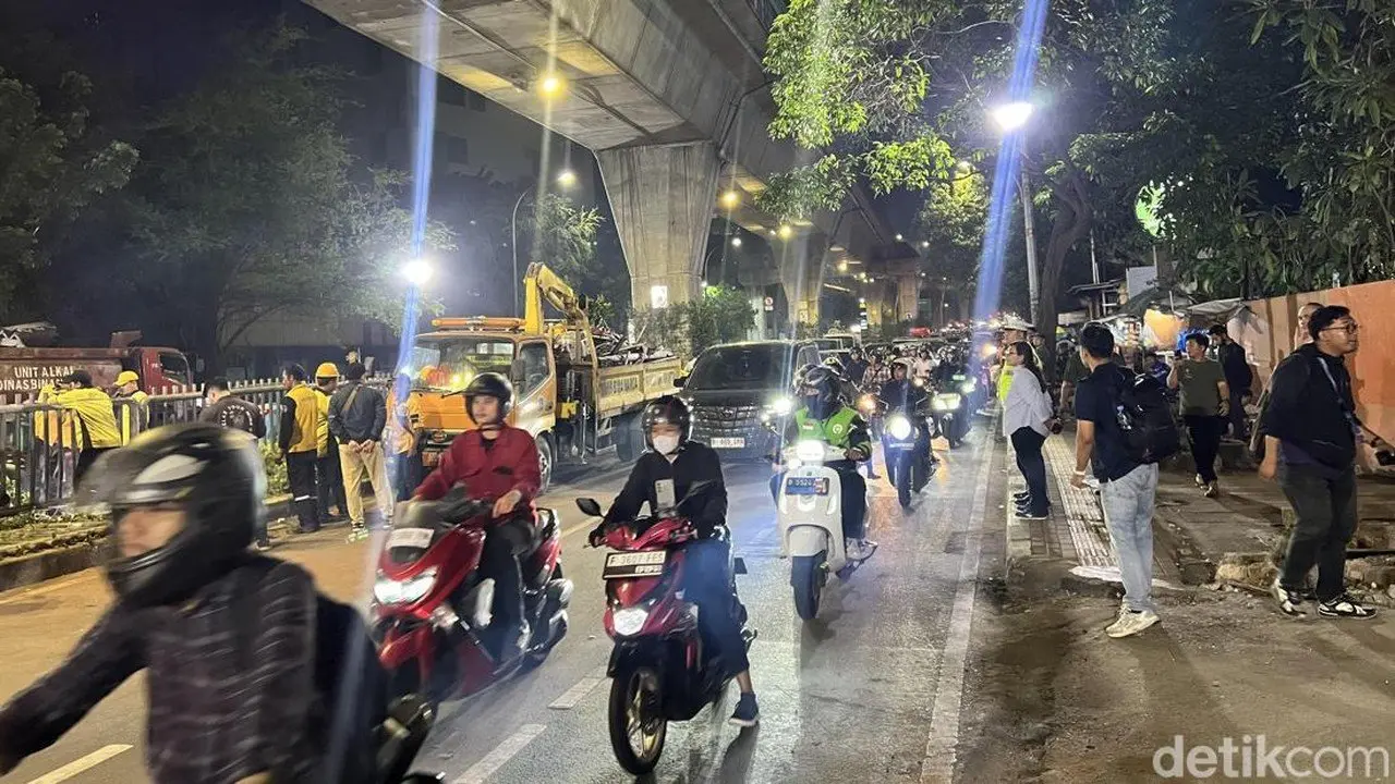 Jalan Kapten Tendean Sudah Dibuka Dua Arah Usai Pembongkaran JPO Selesai