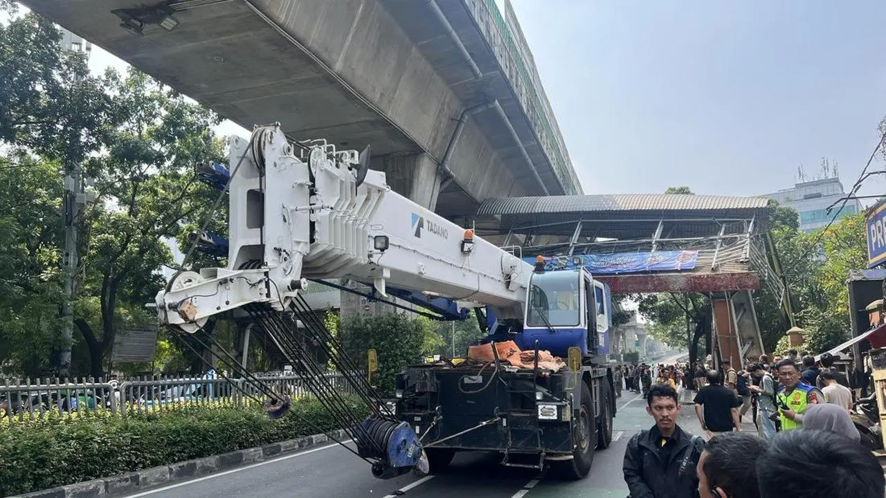 JPO Kapten Tendean Yang Dihantam Truk Mulai Dibongkar, Arus Menuju Blok M Dialihkan