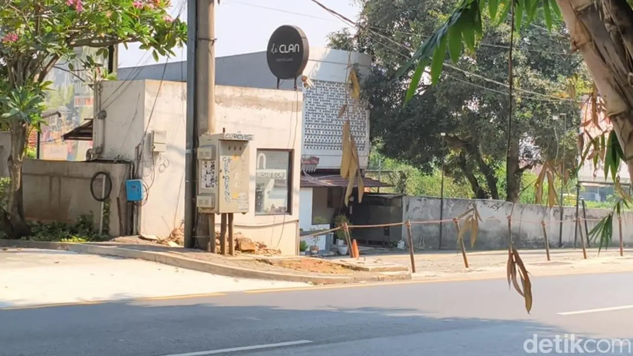 Kafe de'Clan di Depok Ditutup, Rantai Mengunci Area Parkir