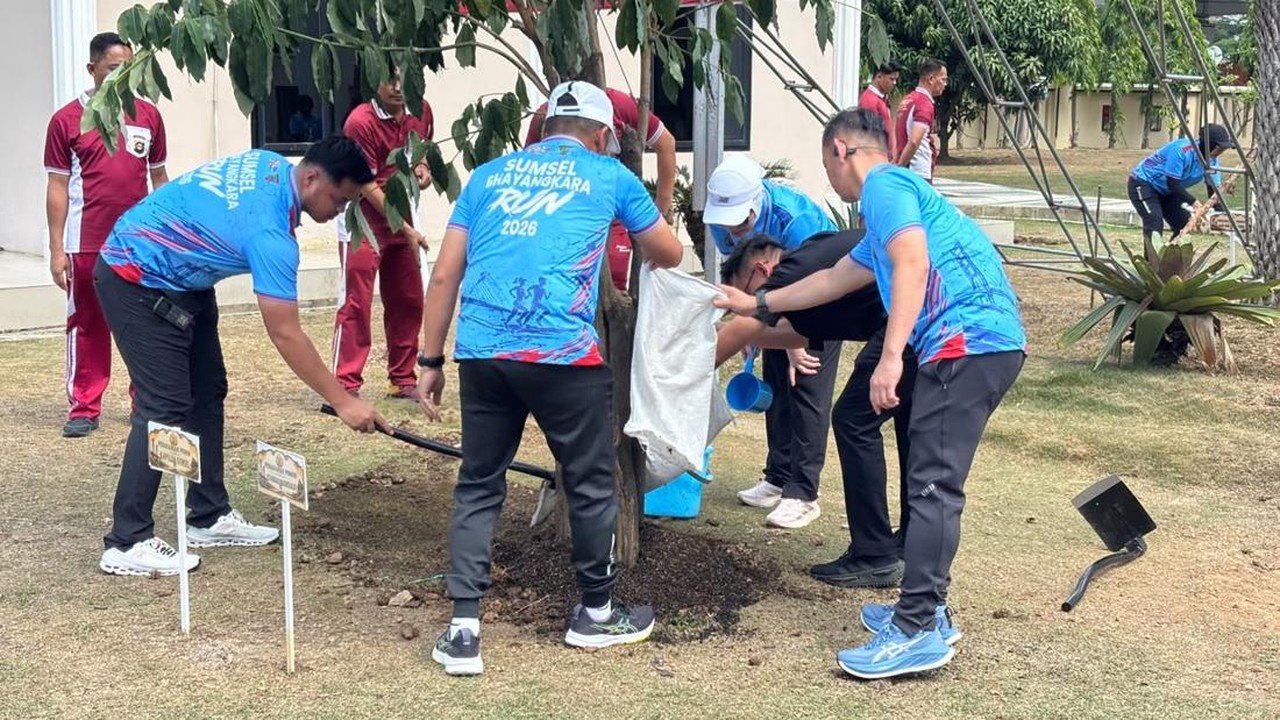 Kapolda Sumsel Pimpin Penanaman 30 Pohon Produktif Dukung Ketahanan Pangan