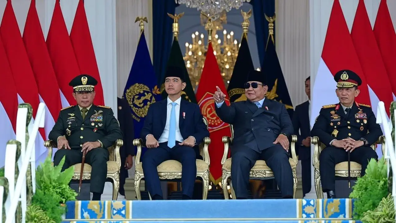Kapolri dan Panglima TNI Kompak Dampingi Presiden di Upacara Praspa