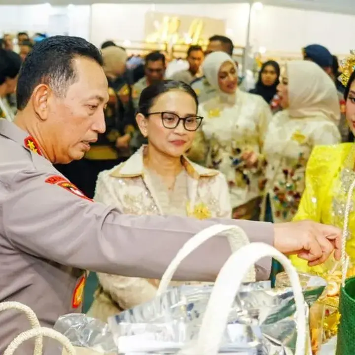 Kapolri Jenderal Listyo Sigit Tinjau Langsung Bazar Kreasi Bhayangkari Nusantara di JCC