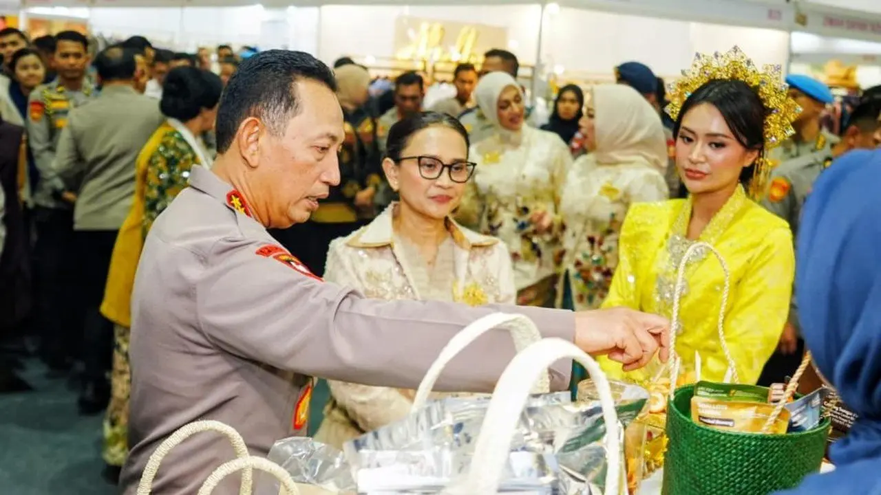 Kapolri Jenderal Listyo Sigit Tinjau Langsung Bazar Kreasi Bhayangkari Nusantara di JCC