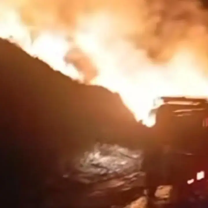 Kebakaran Melanda TPA Cipayung Depok, 4 Unit Damkar Dikerahkan