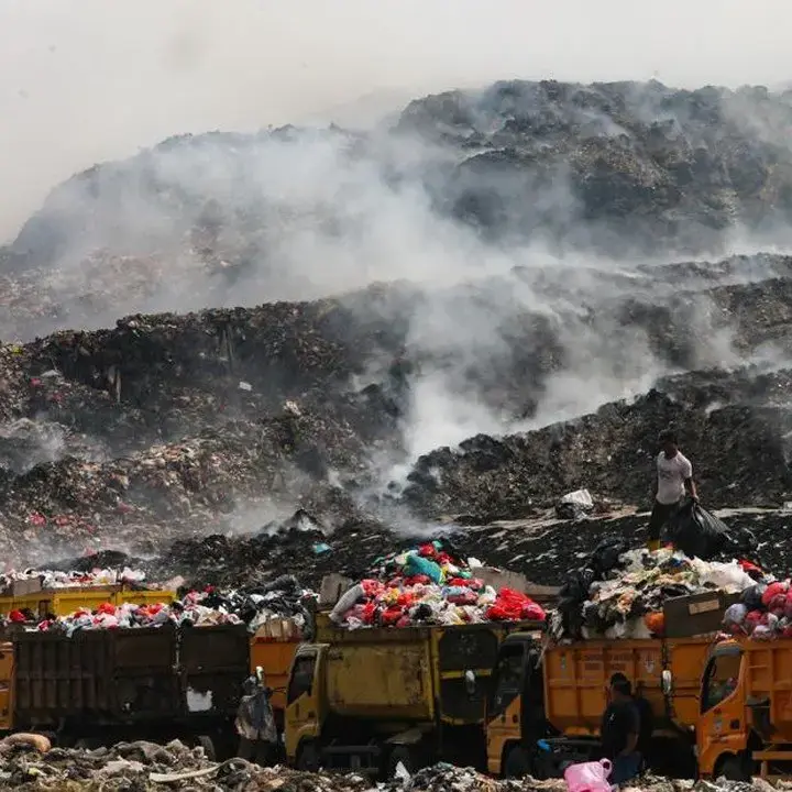 Kebakaran Tumpukan Sampah Terjadi Beruntun di Tangerang, Bogor, dan Depok