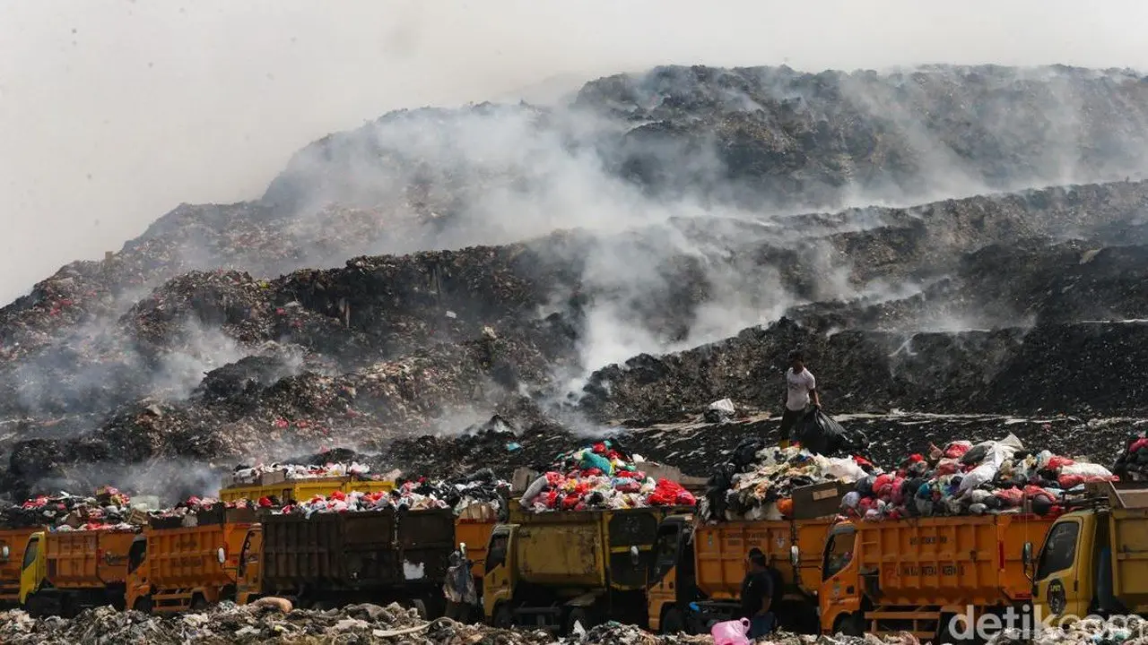 Kebakaran Tumpukan Sampah Terjadi Beruntun di Tangerang, Bogor, dan Depok