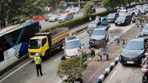 Kecelakaan Dua Minibus di Slipi Sebabkan Macet Arah Tomang