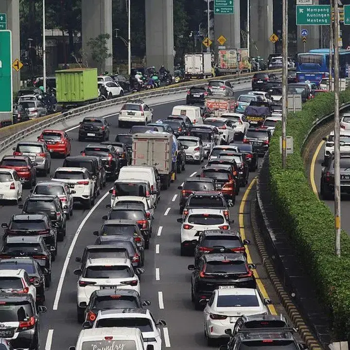 Kepadatan Lalu Lintas Terpantau di Sejumlah Tol Menuju Jakarta Pagi Ini