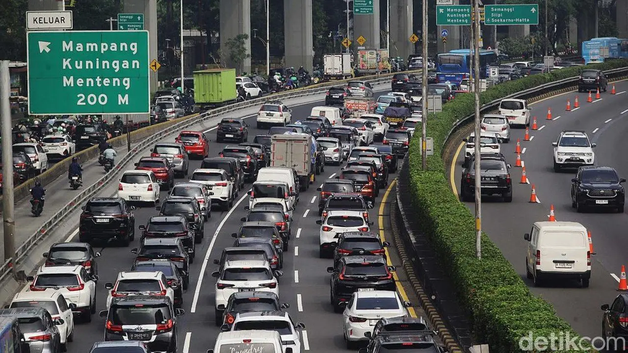 Kepadatan Lalu Lintas Terpantau di Sejumlah Tol Menuju Jakarta Pagi Ini