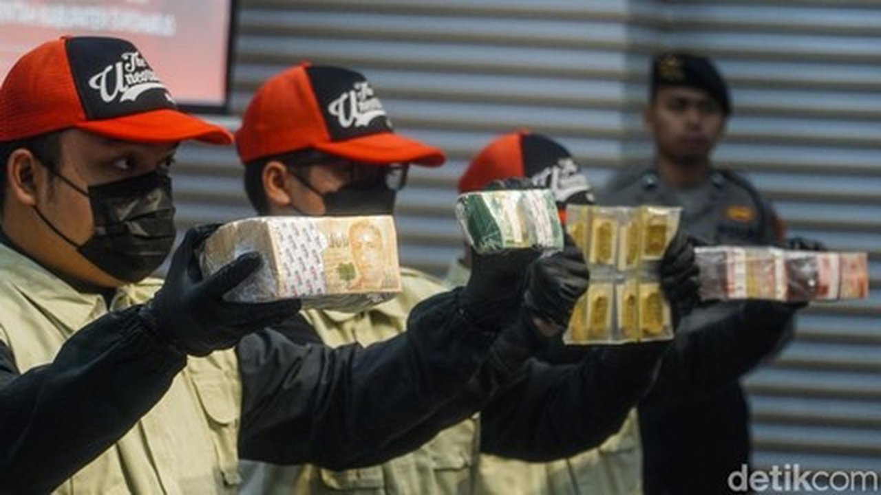 KPK Sita Emas 2,5 Kg dan Valuta Asing, Barang Bukti Total Rp21,2 M dari Bupati Sukoharjo