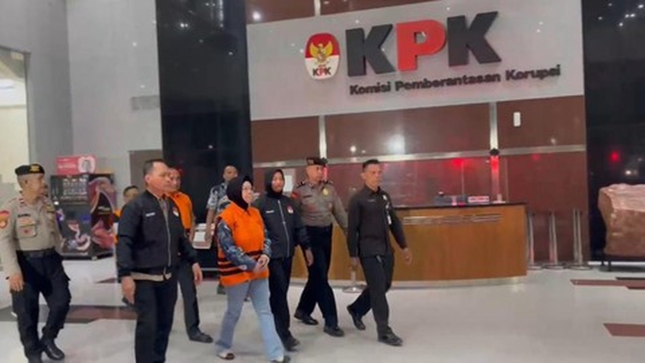 KPK Tahan Bupati Sukoharjo Etik Suryani Setelah OTT