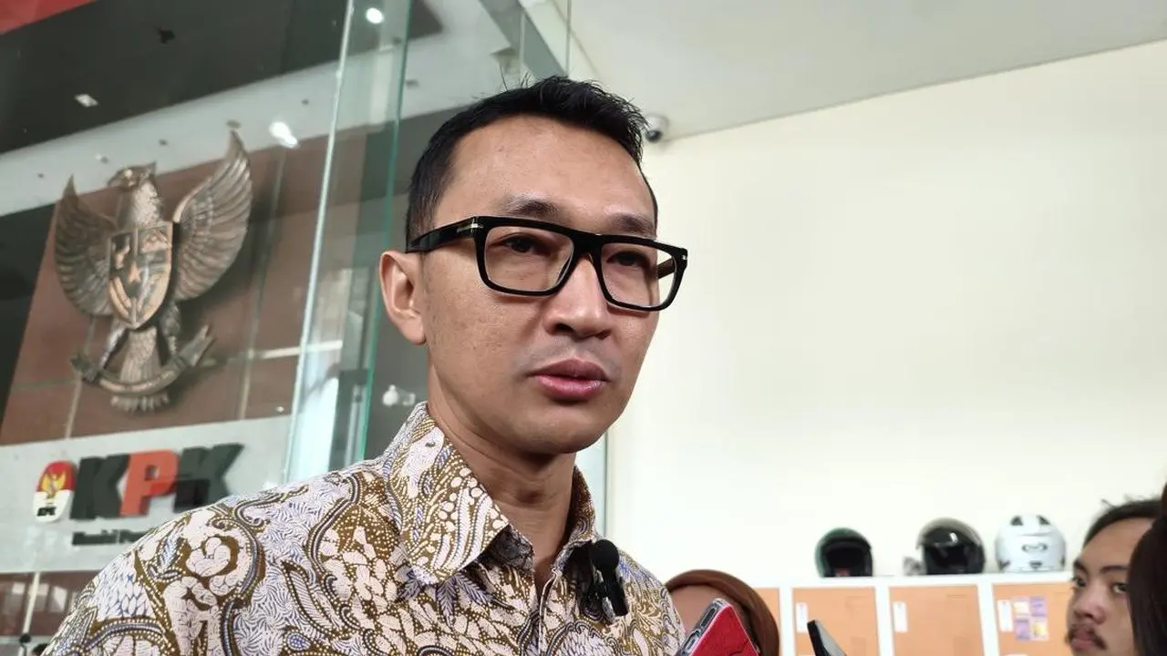 KPK Telusuri Motif Pemberian Amplop Bupati Kuansing ke Menhut Raja Juli