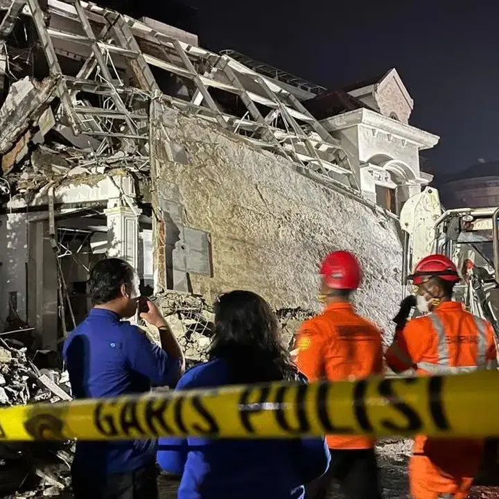 Ledakan di Grand Polonia Medan: 4 Orang Masih Terjebak, 2 Berhasil Dievakuasi