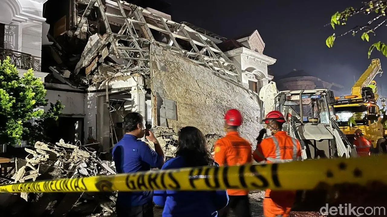 Ledakan di Grand Polonia Medan: 4 Orang Masih Terjebak, 2 Berhasil Dievakuasi