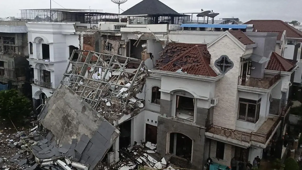 Ledakan di Perumahan Medan: 7 Rumah Rusak, 4 Orang Masih Terjebak