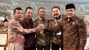 Lima Pimpinan Lembaga Berfoto Bersama Saat Puncak Harkopnas 2026