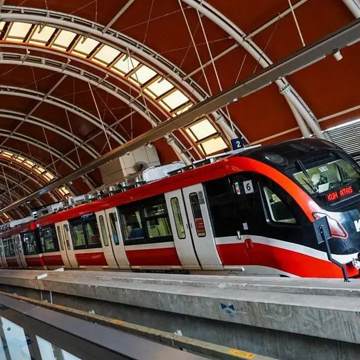 LRT Jabodebek Mati Mendadak di Stasiun Cawang, Penumpang Dievakuasi