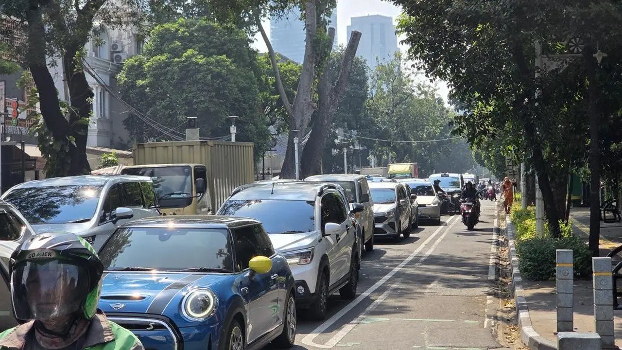 Macet Parah di Senopati Usai Pembongkaran JPO Tabrakan Truk di Tendean