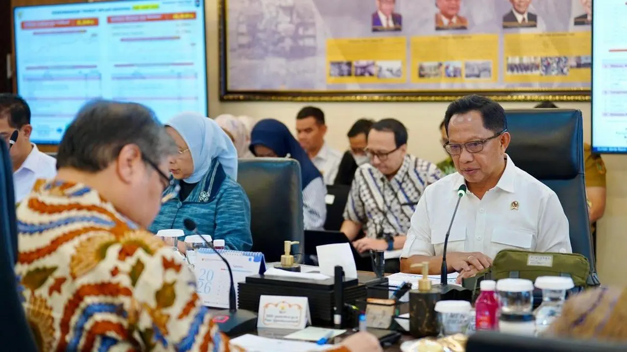 Mendagri Minta Pemda Perkuat Pasokan dan Distribusi Agar Inflasi Terkendali