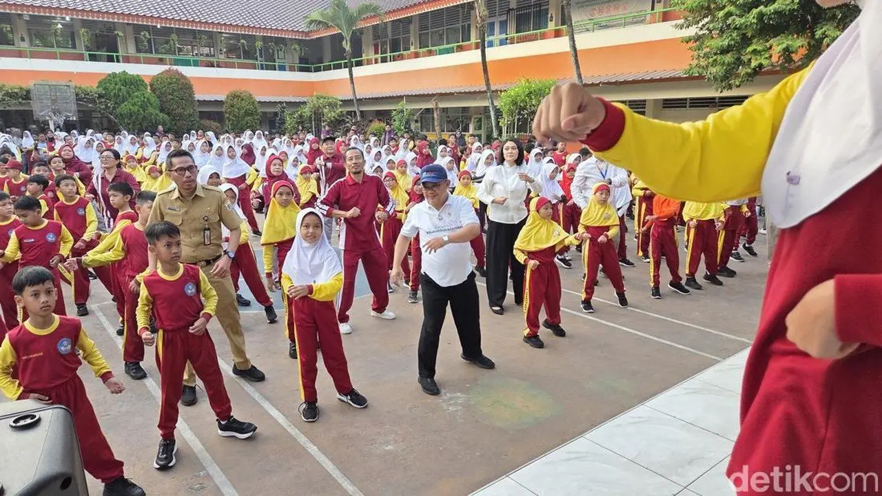 Mendikdasmen Datangi SDN Srengseng Sawah 15 Pasca Ancaman Bom, Gelar Trauma Healing