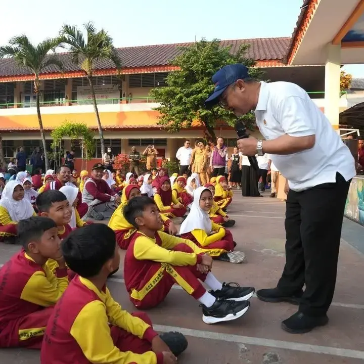 Mendikdasmen Tinjau MPLS Ramah di SDN Srengseng Sawah 15, Beri Dukungan Psikologis