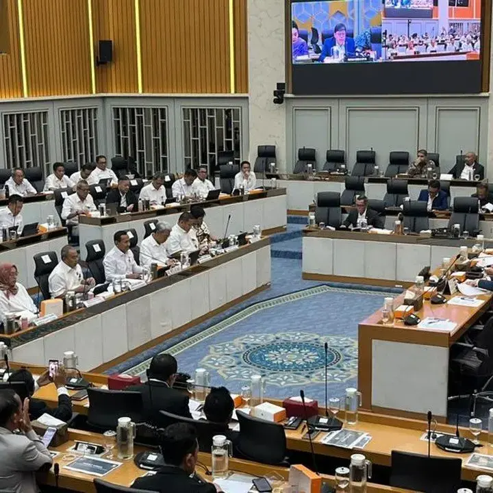 Menhut Izin Umrah, Wamenhut Paparkan Siaga Karhutla dan Kasus Tapir di Rapat Komisi IV