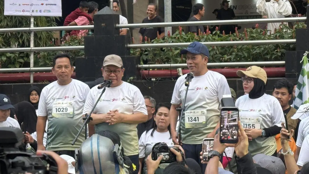 Menkop Ajak Gen Z Kenali Koperasi Lewat Fun Run Bersama Pramono