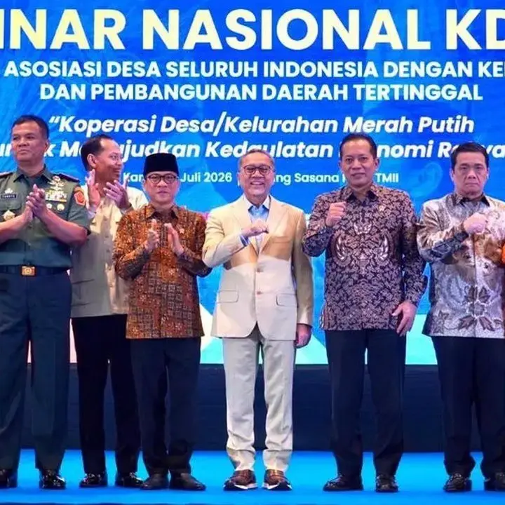Menkop Bahas Penyelesaian Masalah KDKMP Bersama 10 Asosiasi Desa