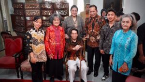 Menkop Kunjungi Rumah Bung Hatta dan Tegaskan Kembali Peran Koperasi Nasional