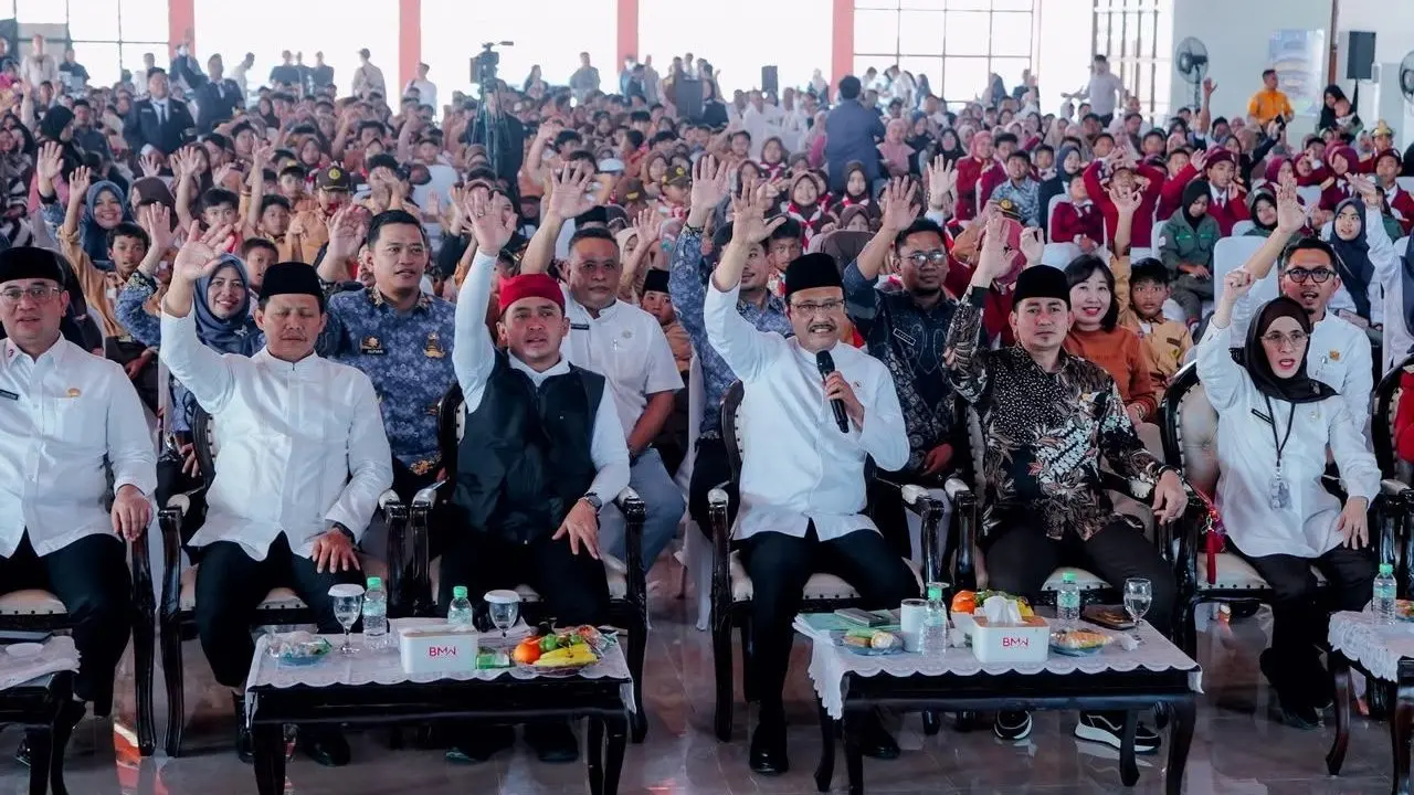 Mensos Minta Orang Tua Siswa Sekolah Rakyat Pasuruan Berikrar Mandiri