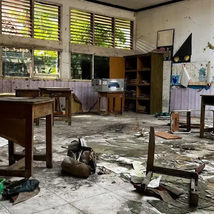 Orang Tua Siswa Ungkap Kronologi Robohnya SDN Kebayoran Lama Selatan 09