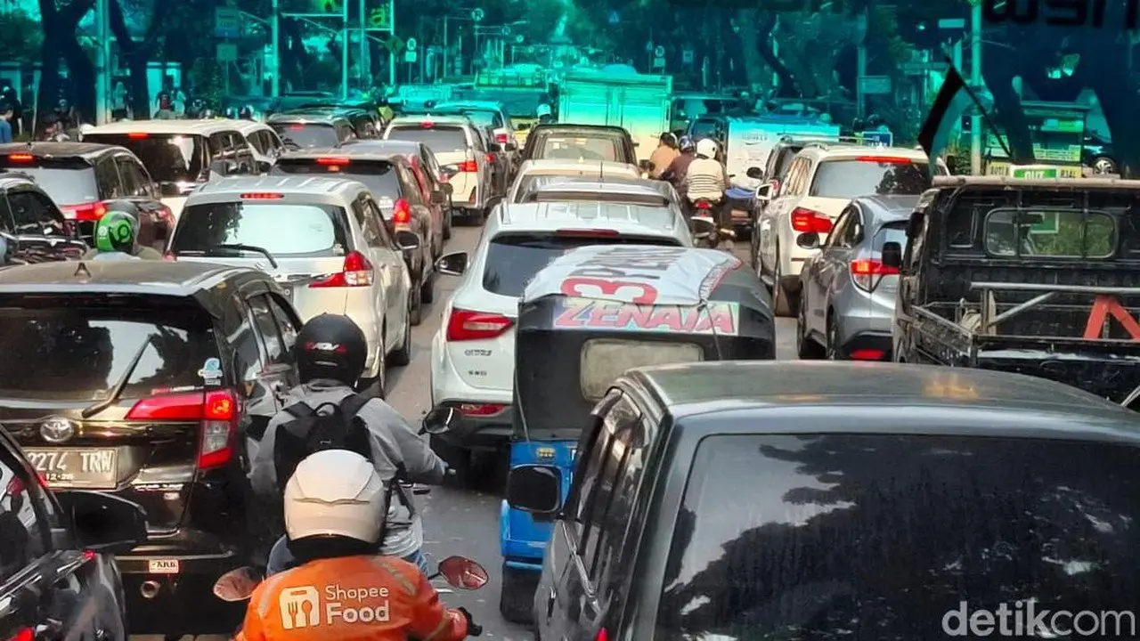 Pembongkaran JPO Tendean Picu Kemacetan Saat Jam Pulang