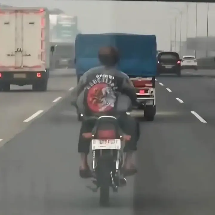 Pemotor Tanpa Helm Terjaring Petugas di Tol Jagorawi