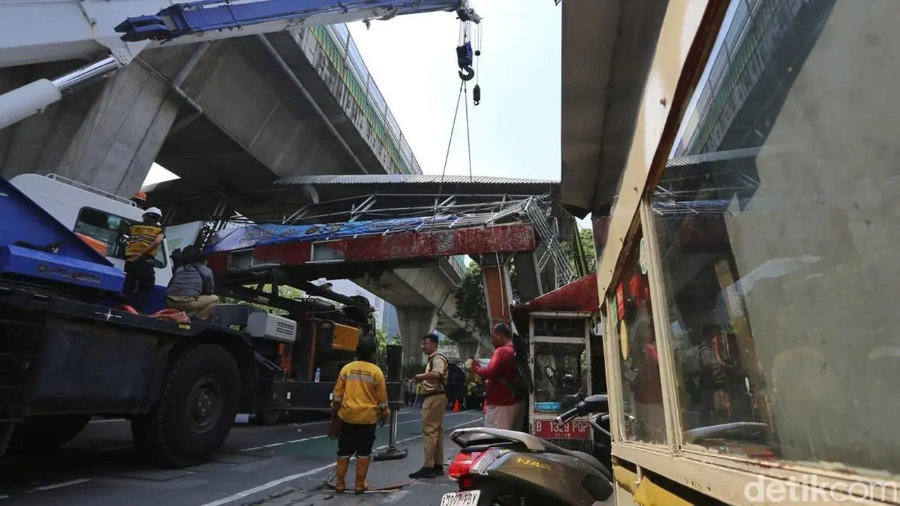 Pemprov DKI Tinjau Tanggung Jawab Perusahaan Pemilik Truk Setelah JPO Tendean Rusak Miliaran