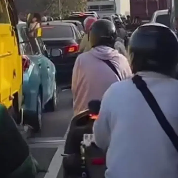 Pengecoran Jalan Picu Macet di Flyover Rawa Buaya, Lalu Lintas Satu Lajur