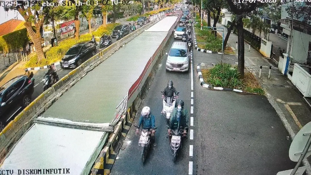 Perbaikan Jalan Sebabkan Kemacetan di Jl Kebon Sirih Arah Tugu Tani