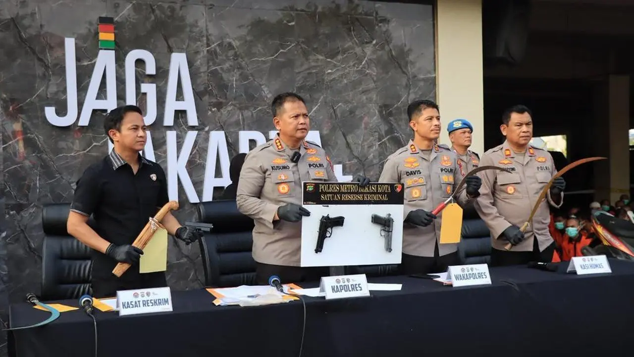 Polisi Bekasi Tangkap 3 Pelaku Tawuran, Sita Corbek dan Celurit