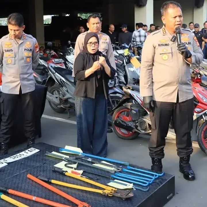 Polisi Bekuk Dua Pelaku Pembobolan Toko Sepatu di Bekasi; Dua Orang Masih DPO