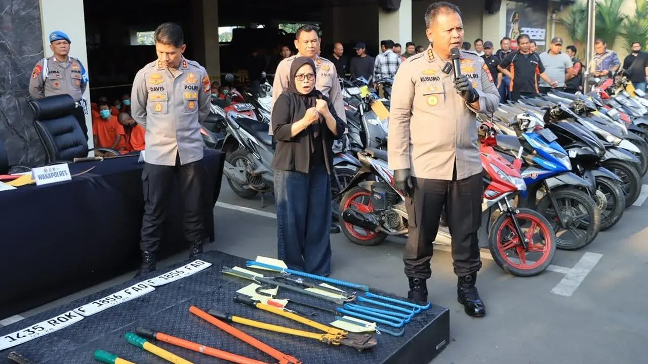 Polisi Bekuk Dua Pelaku Pembobolan Toko Sepatu di Bekasi; Dua Orang Masih DPO
