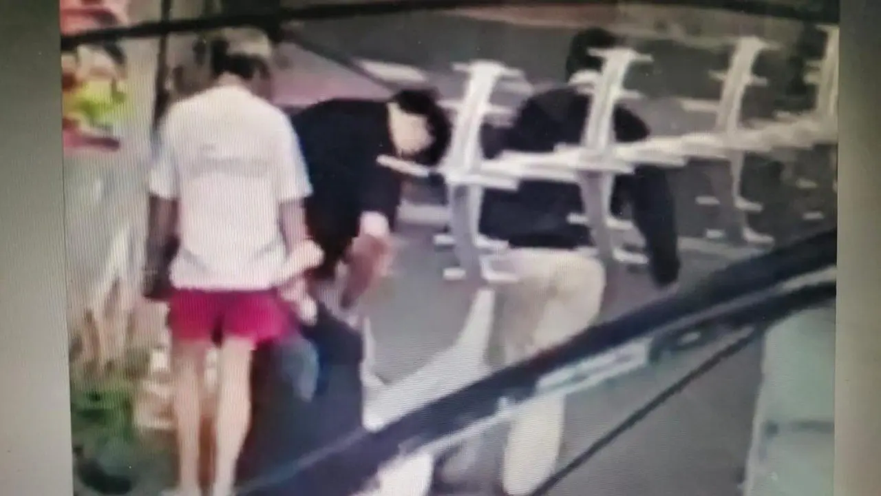 Polisi Selidiki Video Pria Digotong Paksa di Gambir yang Diduga Dipicu Klakson