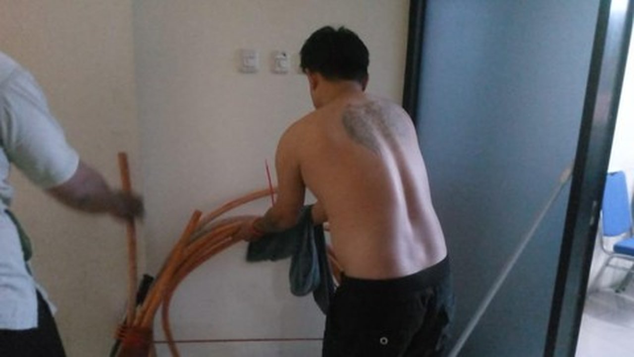 Polisi Tangkap Dua Pelaku Curi Kabel Senilai Rp143,7 Juta di Cikarang