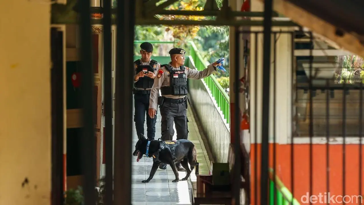 Polisi Tangkap Seorang Tersangka Setelah Ancaman Bom di SDN Srengseng Sawah 15 Pagi