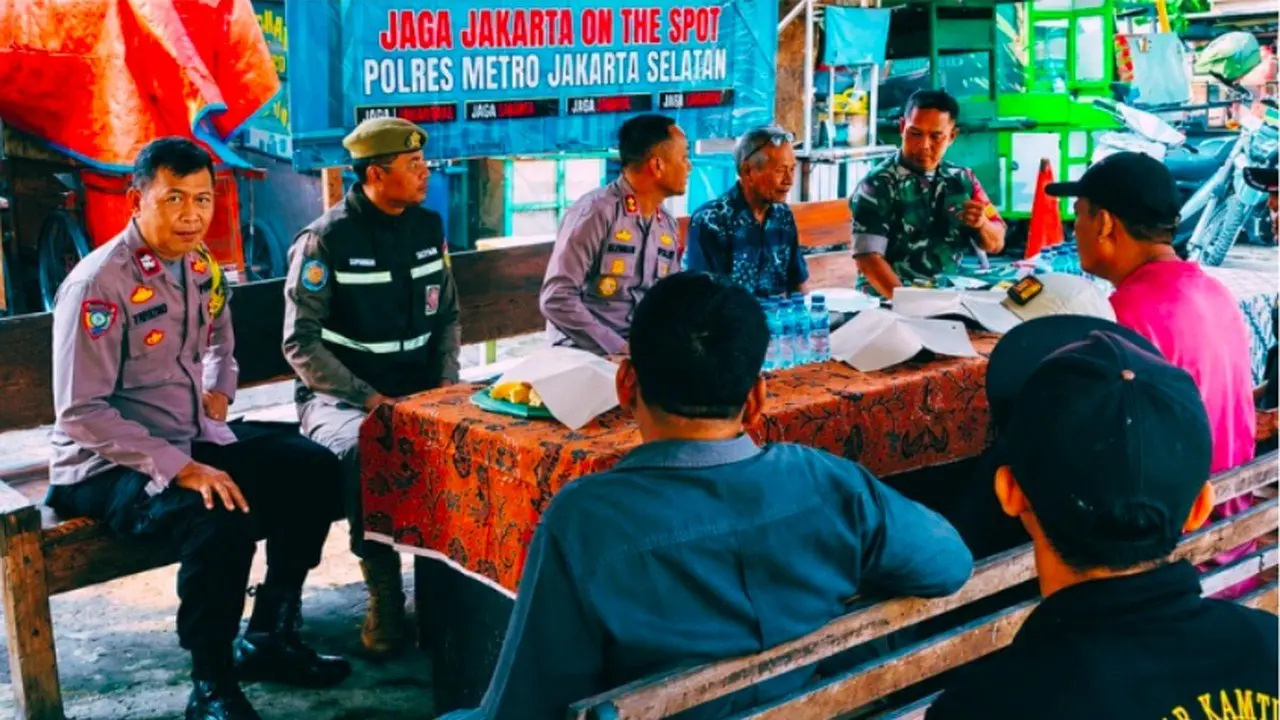 Polres Jaksel Dekati Warga Lewat "Jaga Jakarta On The Spot", Salurkan Bansos dan Serap Aspirasi