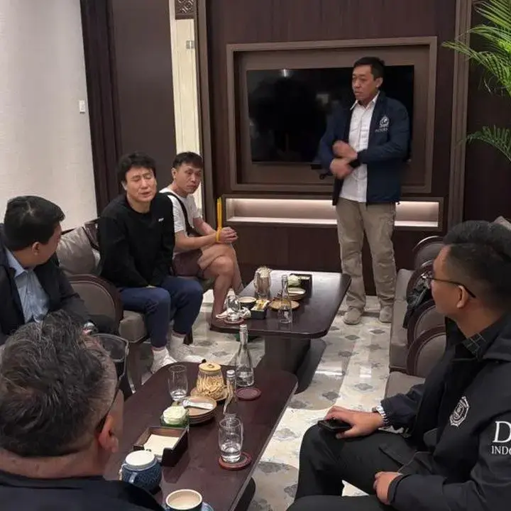 Polri-Kepolisian China Tukar Tiga Buron RRT, Satu WNI Dipulangkan