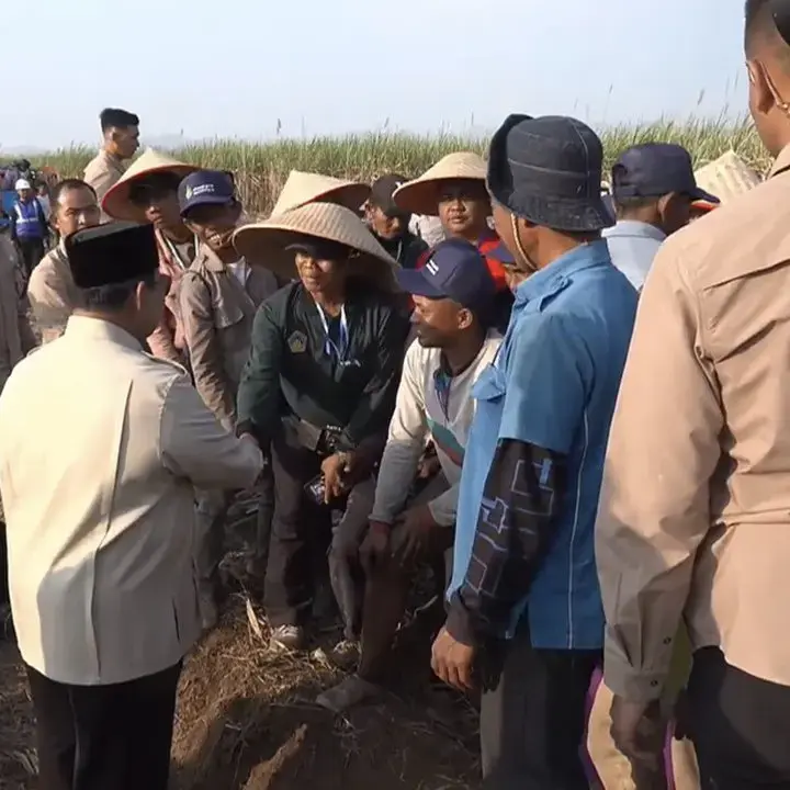 Prabowo Resmikan Panen Raya di Malang, Petani Berebut Salaman